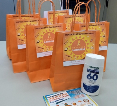 Ação do Dezembro Laranja distribui kit com protetor solar